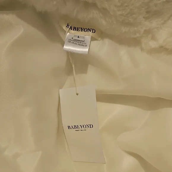 White Faux Fur 1920s Wrap Shawl - Picture 5 of 5